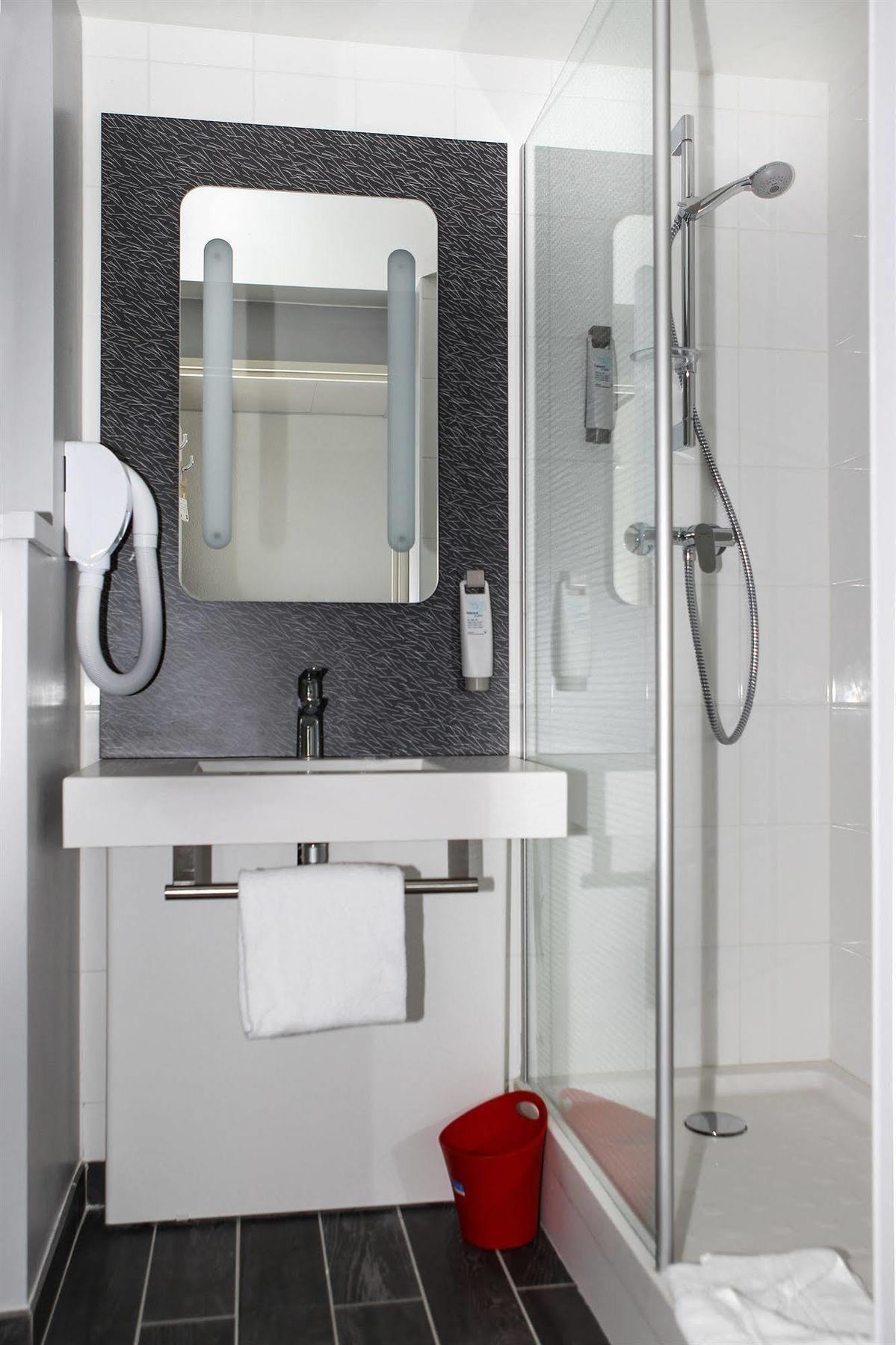 Hotel Ibis Geneve 3*